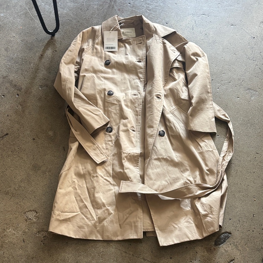 Everlane trench never used
